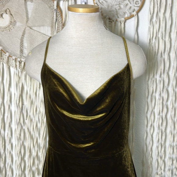 Taylor Sleeveless Cami Cowl Neck Solid Velvet Midi Length Dress Size 6 - Picture 3 of 13